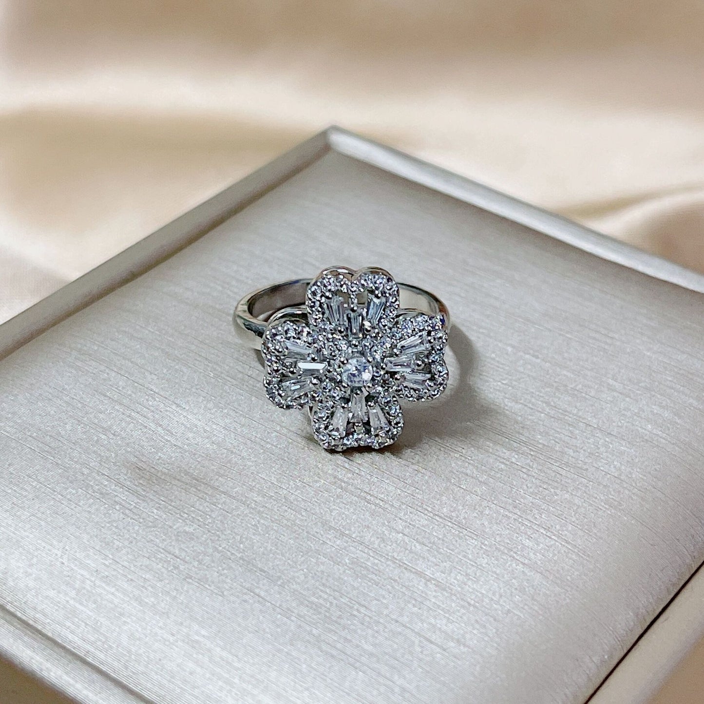 Rotating Flower Ring