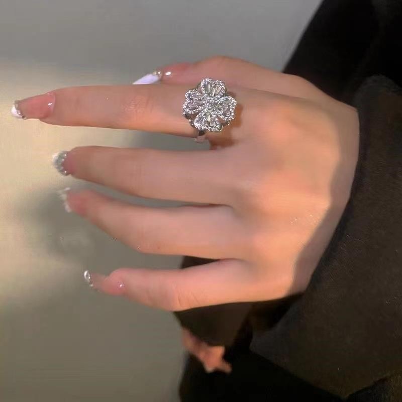 Rotating Flower Ring